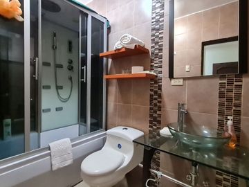 Venta de Casa de 7 dormitorios en el sector La Garzota, Norte de Guayaquil cerca a la Cooperativa JEP