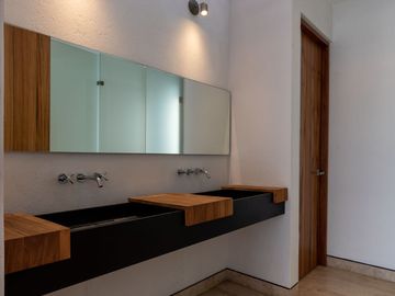 Casa en venta, proyecto de autor en cumbres del lago Juriquilla, 3 recamaras, estudio 180 m2 de jardín