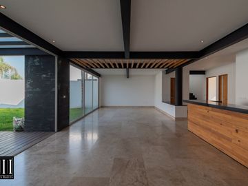 Casa en venta, proyecto de autor en cumbres del lago Juriquilla, 3 recamaras, estudio 180 m2 de jardín