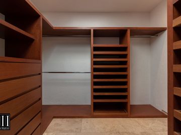 Casa en venta, proyecto de autor en cumbres del lago Juriquilla, 3 recamaras, estudio 180 m2 de jardín