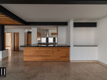 Casa en venta, proyecto de autor en cumbres del lago Juriquilla, 3 recamaras, estudio 180 m2 de jardín