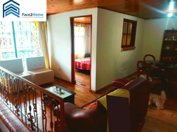 CASA EN VENTA TRES PISOS EXCELENTE UBICACIÓN