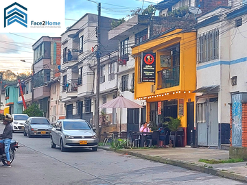 CASA EN VENTA TRES PISOS EXCELENTE UBICACIÓN
