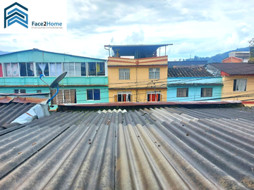 CASA EN VENTA TRES PISOS EXCELENTE UBICACIÓN