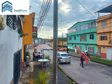 CASA EN VENTA TRES PISOS EXCELENTE UBICACIÓN