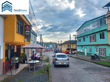 CASA EN VENTA TRES PISOS EXCELENTE UBICACIÓN