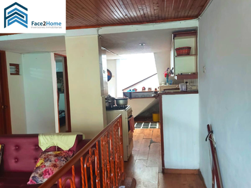CASA EN VENTA TRES PISOS EXCELENTE UBICACIÓN
