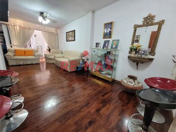 Vendo Casa Productiva De 4 Pisos Para Familia O Inversionista en Urb San Luis ID 1092670