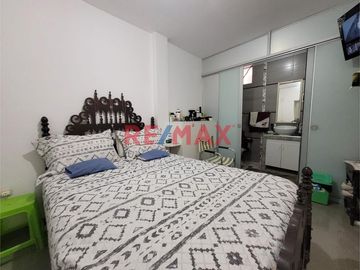 Vendo Casa Productiva De 4 Pisos Para Familia O Inversionista en Urb San Luis ID 1092670