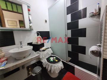 Vendo Casa Productiva De 4 Pisos Para Familia O Inversionista en Urb San Luis ID 1092670