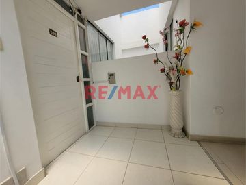 Vendo Casa Productiva De 4 Pisos Para Familia O Inversionista en Urb San Luis ID 1092670