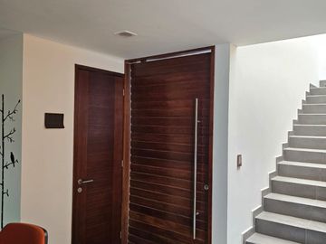 VENTA DE HERMOSA CASA EN FRACCIONAMIENTO VALLE DE ALBAR CERCA DEL BLVRD. G. BONFIL