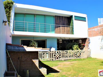 VENTA DE HERMOSA CASA EN FRACCIONAMIENTO VALLE DE ALBAR CERCA DEL BLVRD. G. BONFIL