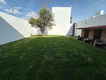 VENTA DE HERMOSA CASA EN FRACCIONAMIENTO VALLE DE ALBAR CERCA DEL BLVRD. G. BONFIL