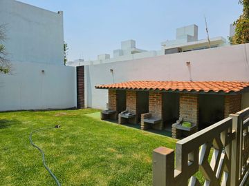 VENTA DE HERMOSA CASA EN FRACCIONAMIENTO VALLE DE ALBAR CERCA DEL BLVRD. G. BONFIL