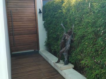 VENTA DE HERMOSA CASA EN FRACCIONAMIENTO VALLE DE ALBAR CERCA DEL BLVRD. G. BONFIL
