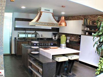 VENTA DE HERMOSA CASA EN FRACCIONAMIENTO VALLE DE ALBAR CERCA DEL BLVRD. G. BONFIL