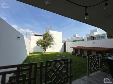VENTA DE HERMOSA CASA EN FRACCIONAMIENTO VALLE DE ALBAR CERCA DEL BLVRD. G. BONFIL