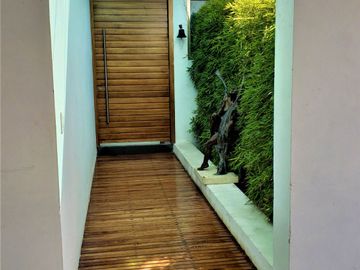 VENTA DE HERMOSA CASA EN FRACCIONAMIENTO VALLE DE ALBAR CERCA DEL BLVRD. G. BONFIL