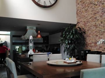 VENTA DE HERMOSA CASA EN FRACCIONAMIENTO VALLE DE ALBAR CERCA DEL BLVRD. G. BONFIL