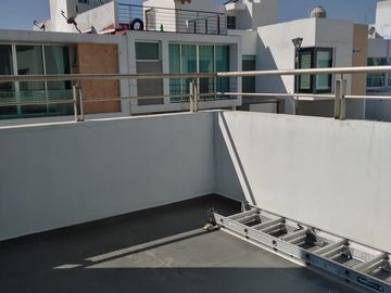 VENTA DE HERMOSA CASA EN FRACCIONAMIENTO VALLE DE ALBAR CERCA DEL BLVRD. G. BONFIL