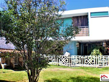 VENTA DE HERMOSA CASA EN FRACCIONAMIENTO VALLE DE ALBAR CERCA DEL BLVRD. G. BONFIL