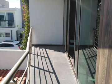 VENTA DE HERMOSA CASA EN FRACCIONAMIENTO VALLE DE ALBAR CERCA DEL BLVRD. G. BONFIL
