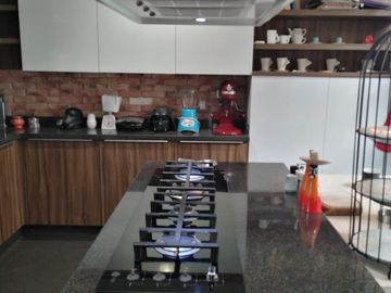 VENTA DE HERMOSA CASA EN FRACCIONAMIENTO VALLE DE ALBAR CERCA DEL BLVRD. G. BONFIL