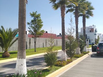 VENTA DE HERMOSA CASA EN FRACCIONAMIENTO VALLE DE ALBAR CERCA DEL BLVRD. G. BONFIL