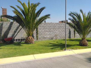 VENTA DE HERMOSA CASA EN FRACCIONAMIENTO VALLE DE ALBAR CERCA DEL BLVRD. G. BONFIL