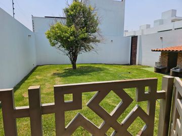VENTA DE HERMOSA CASA EN FRACCIONAMIENTO VALLE DE ALBAR CERCA DEL BLVRD. G. BONFIL