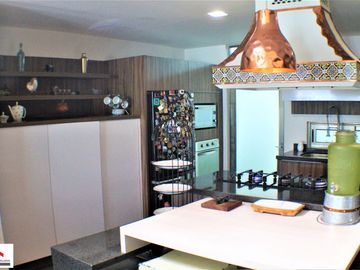 VENTA DE HERMOSA CASA EN FRACCIONAMIENTO VALLE DE ALBAR CERCA DEL BLVRD. G. BONFIL