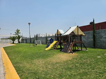 VENTA DE HERMOSA CASA EN FRACCIONAMIENTO VALLE DE ALBAR CERCA DEL BLVRD. G. BONFIL