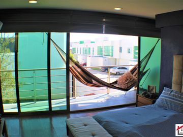 VENTA DE HERMOSA CASA EN FRACCIONAMIENTO VALLE DE ALBAR CERCA DEL BLVRD. G. BONFIL