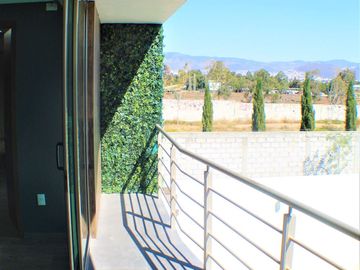 VENTA DE HERMOSA CASA EN FRACCIONAMIENTO VALLE DE ALBAR CERCA DEL BLVRD. G. BONFIL