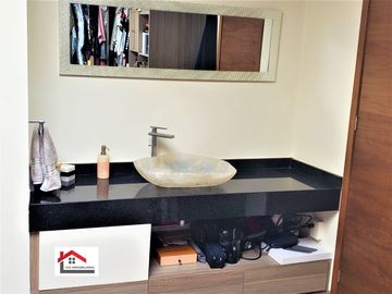 VENTA DE HERMOSA CASA EN FRACCIONAMIENTO VALLE DE ALBAR CERCA DEL BLVRD. G. BONFIL