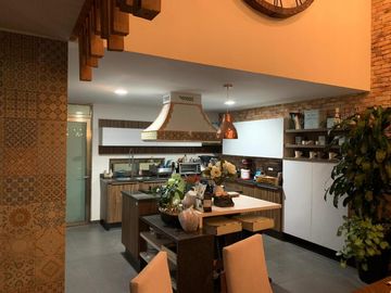 VENTA DE HERMOSA CASA EN FRACCIONAMIENTO VALLE DE ALBAR CERCA DEL BLVRD. G. BONFIL