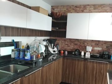 VENTA DE HERMOSA CASA EN FRACCIONAMIENTO VALLE DE ALBAR CERCA DEL BLVRD. G. BONFIL