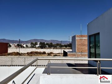 VENTA DE HERMOSA CASA EN FRACCIONAMIENTO VALLE DE ALBAR CERCA DEL BLVRD. G. BONFIL