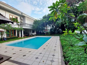 Rumah CANTIK Lokasi Strategis Di Kemang Dalam Jakarta Selatan