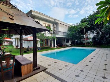 Rumah CANTIK Lokasi Strategis Di Kemang Dalam Jakarta Selatan