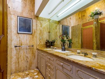 VENTA DE CASA EN VILLA COAPA CON ESPACIOS AMPLIOS Y EXCELENTE ILUMINACIÓN