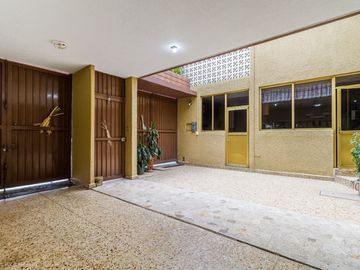 VENTA DE CASA EN VILLA COAPA CON ESPACIOS AMPLIOS Y EXCELENTE ILUMINACIÓN