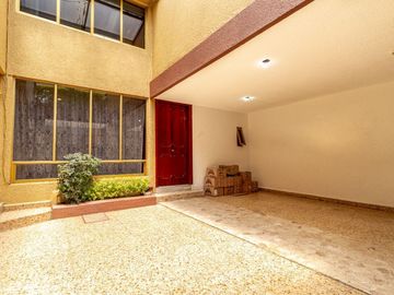 VENTA DE CASA EN VILLA COAPA CON ESPACIOS AMPLIOS Y EXCELENTE ILUMINACIÓN