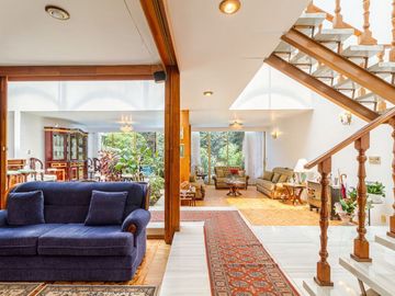 VENTA DE CASA EN VILLA COAPA CON ESPACIOS AMPLIOS Y EXCELENTE ILUMINACIÓN
