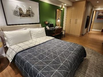 Pasig Studio by Ayala - The Travertine in Portico