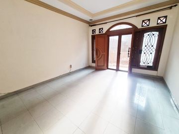 Rumah Disewakan di Cempaka Putih Tengah (Taman Solo)
