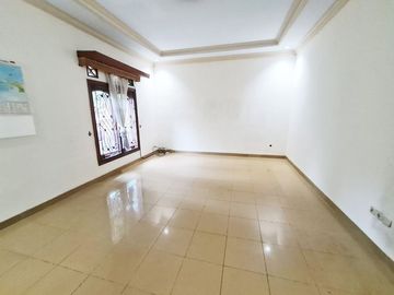 Rumah Disewakan di Cempaka Putih Tengah (Taman Solo)