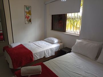 OPORTUNIDAD VENTA CASA CON 5 APARTAESTUDIOS PARA INVERSIONISTA - VERSALLES NORTE DE CALI