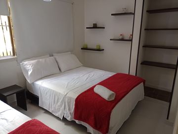 OPORTUNIDAD VENTA CASA CON 5 APARTAESTUDIOS PARA INVERSIONISTA - VERSALLES NORTE DE CALI